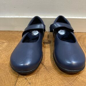 Girls Hush puppies Navy shoes.